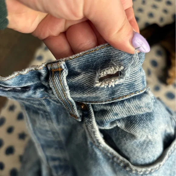 Levi’s Classic Blue Denim Jeans - Picture 2 of 4